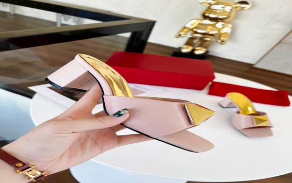 2022 women heeled slippers sandals one stud flat thong calfskin casual slipper summer designer luxury fashion ladies beach fl4065157, Black
2022 women heeled slippers sandals one stud flat thong calfskin casual slipper summer designer luxury fashion ladies beach fl4065157, Black
