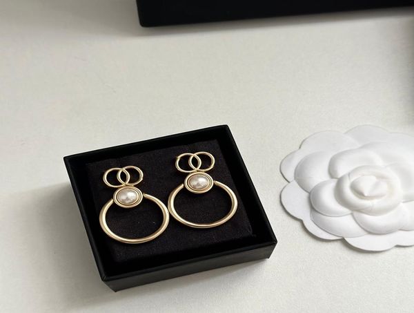 luxurys women designers pearl stud jewelry earring circle ear stud womens designer hoop studs hoops earrings letters c 221026083167601, Golden;silver
luxurys women designers pearl stud jewelry earring circle ear stud womens designer hoop studs hoops earrings letters c 221026083167601, Golden;silver