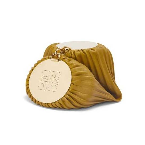 women loeweei luxury bag bracelet pouch in nappa calfskin and brass-ochre fashion shoulder bags
women loeweei luxury bag bracelet pouch in nappa calfskin and brass-ochre fashion shoulder bags