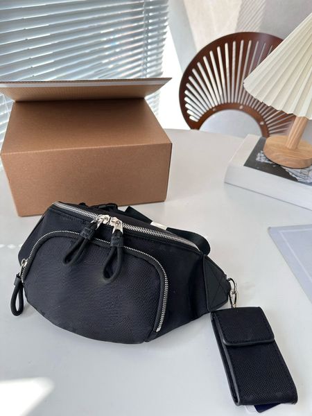 the backpack has a high-end feel, full of craftsmanship, and a super great style that looks great
the backpack has a high-end feel, full of craftsmanship, and a super great style that looks great
