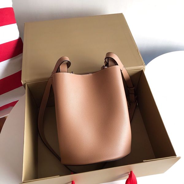 women luxury designer cowhide genuine leather shoulder mini bucket bag shoulder classic haymarket plaid british style b letter crossbody bag
women luxury designer cowhide genuine leather shoulder mini bucket bag shoulder classic haymarket plaid british style b letter crossbody bag
