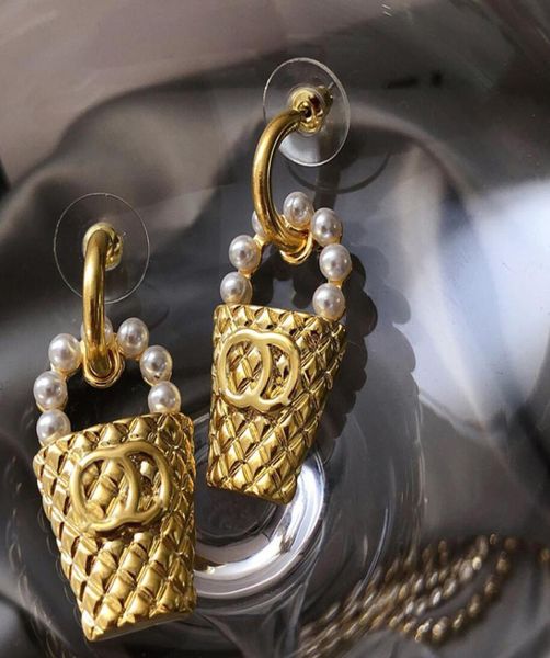 18k gold plated designer earrings stud designers brand geometry letters fashion women imitation pearl earring wedding party jewerl8396058, Golden;silver
18k gold plated designer earrings stud designers brand geometry letters fashion women imitation pearl earring wedding party jewerl8396058, Golden;silver