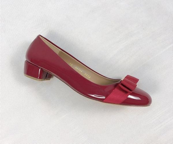2021 tacones altos superstar bow shoe thick middle heels loafers pattern walking shoes literature patent leather designers sandals6182259, Black
2021 tacones altos superstar bow shoe thick middle heels loafers pattern walking shoes literature patent leather designers sandals6182259, Black