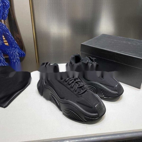 designers women men casual shoes paris runner transmit sense retro trainers black white pink blue deconstruction sneakers
designers women men casual shoes paris runner transmit sense retro trainers black white pink blue deconstruction sneakers
