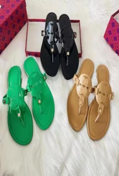 2022 women sandals hollow out logo flat slippers sandal studded girl shoes arrivel jelly platform slides lady flip flops 35433632800, Black
2022 women sandals hollow out logo flat slippers sandal studded girl shoes arrivel jelly platform slides lady flip flops 35433632800, Black