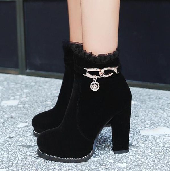 size 33 to 42 43 black metal chain platform chunky heels ankle booties luxury designer women boots come with box8139651
size 33 to 42 43 black metal chain platform chunky heels ankle booties luxury designer women boots come with box8139651