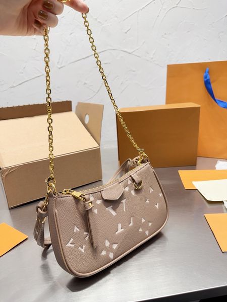 luxury designer embossed easy pouch on strap bag handbag women purse messenger water ripples tote pochette chain shoulder crossbody bags wal
luxury designer embossed easy pouch on strap bag handbag women purse messenger water ripples tote pochette chain shoulder crossbody bags wal