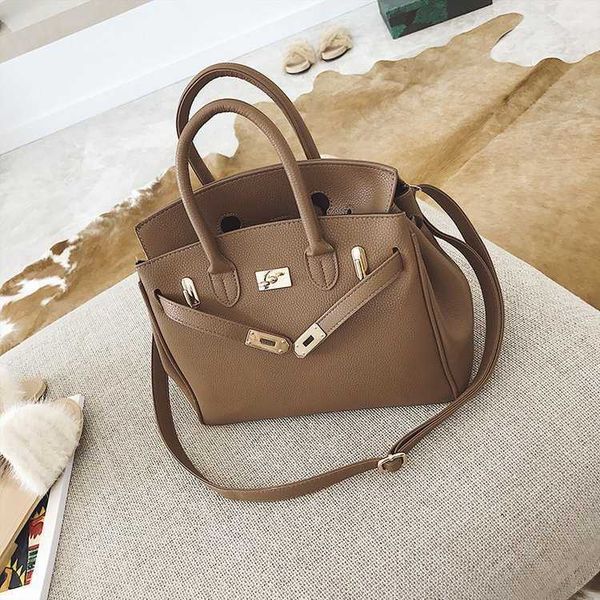 tote bags brkins big bag 2023 new style fashionable and simple locking bag handheld one shoulder oblique women's bag x
tote bags brkins big bag 2023 new style fashionable and simple locking bag handheld one shoulder oblique women's bag x
