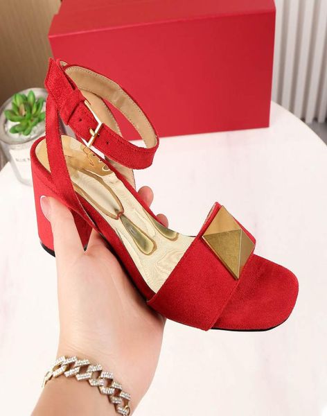 designer women sandals slippers one stud flat thong calfskin casual sandal summer luxury fashion ladies beach flat flip f3217597, Black
designer women sandals slippers one stud flat thong calfskin casual sandal summer luxury fashion ladies beach flat flip f3217597, Black