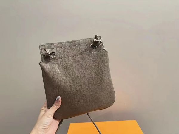 designers shoulder bag brand bag lady clutch crossbody handbags designer bags wallets ladies flap bag high gold chain box dust bag tote bag
designers shoulder bag brand bag lady clutch crossbody handbags designer bags wallets ladies flap bag high gold chain box dust bag tote bag