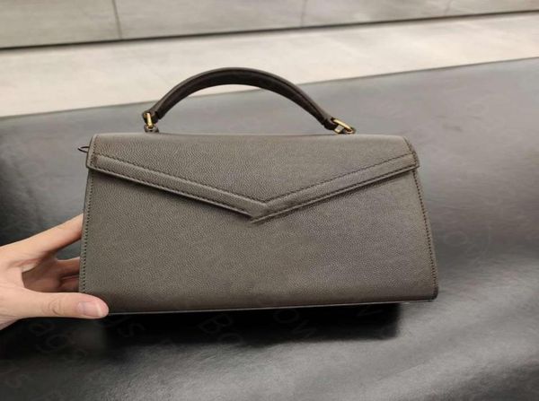 2022 ss women handle tote bags designers leather shoulder bag wallets plain cowhide wallet famous handbags totes messenger bag6351328, Red;black
2022 ss women handle tote bags designers leather shoulder bag wallets plain cowhide wallet famous handbags totes messenger bag6351328, Red;black