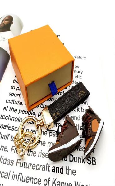 key chain buckle lovers car keychain handmade leather designers keychains men women bag pendant accessories it is a style with box4287540, Silver
key chain buckle lovers car keychain handmade leather designers keychains men women bag pendant accessories it is a style with box4287540, Silver