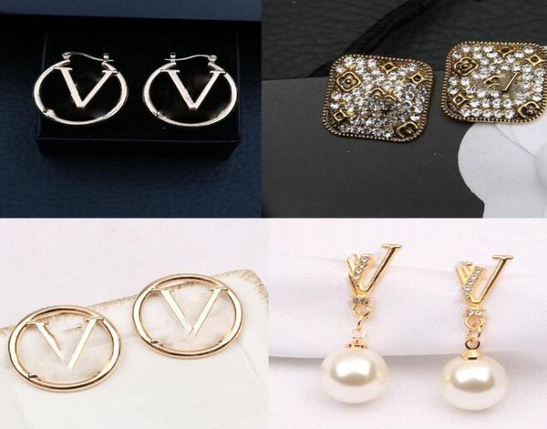 18k gold plated brand designer v letters stud luxury crystal geometric women rhinestone pearl long earring wedding party jewerlry 6026934, Golden;silver
18k gold plated brand designer v letters stud luxury crystal geometric women rhinestone pearl long earring wedding party jewerlry 6026934, Golden;silver