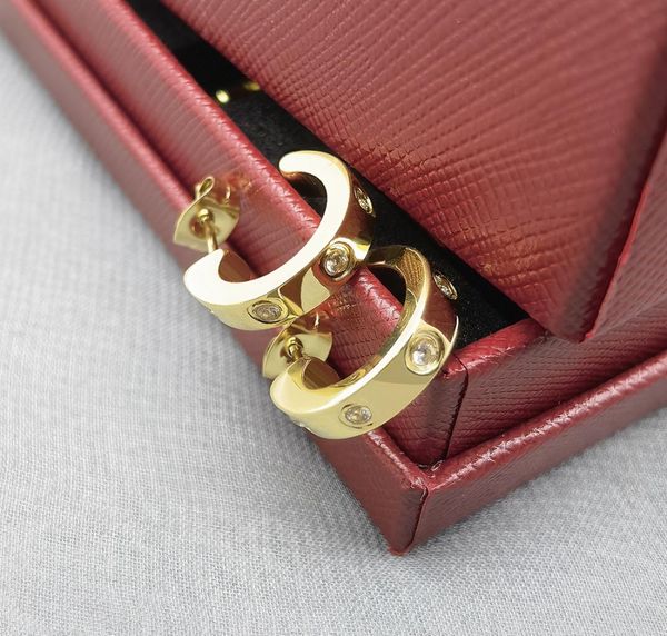 luxury designer hoop love earring jewelry fashion rose gold silver lover stones earrings for women lady gift party wedding engagem9273441, Golden;silver
luxury designer hoop love earring jewelry fashion rose gold silver lover stones earrings for women lady gift party wedding engagem9273441, Golden;silver