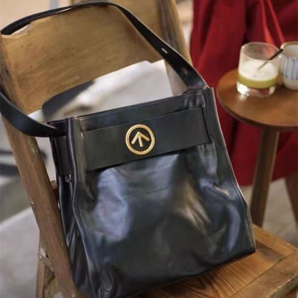 grotto gele large capacity versatile tote bag commuter korean water bucket bag high beauty casual straddle bag
grotto gele large capacity versatile tote bag commuter korean water bucket bag high beauty casual straddle bag