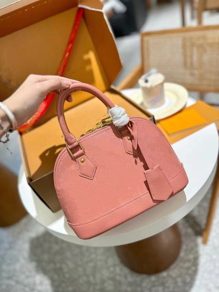 fashionableluxurious designerwomen's classic shell bagmade of aged fabricelegant and low-key gold hardware accessoriesembossed crossbod
fashionableluxurious designerwomen's classic shell bagmade of aged fabricelegant and low-key gold hardware accessoriesembossed crossbod