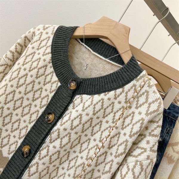antique sweet all matching sweater winter design niche soft cardigan womens top, White;black
antique sweet all matching sweater winter design niche soft cardigan womens top, White;black
