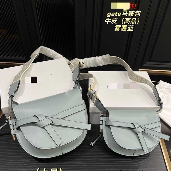 bag loeweess cover style luo women's bag high-end version half round saddle with high appearance value light luxury and messenger cross
bag loeweess cover style luo women's bag high-end version half round saddle with high appearance value light luxury and messenger cross