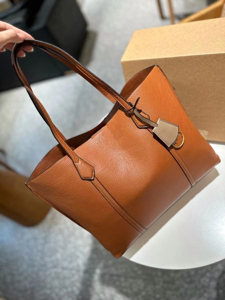 9a fashion designer women's classic deluxe tote leather production simple and atmospheric fashion casual versatile handbag
9a fashion designer women's classic deluxe tote leather production simple and atmospheric fashion casual versatile handbag