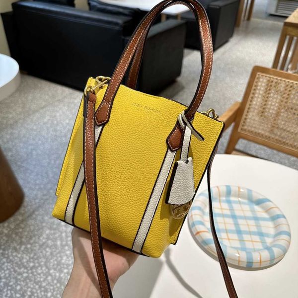 luxury toryy burchh designer bag sale original 1 tb perry mini tote bag fashion women's one shoulder crossbody (with box) women tb shou
luxury toryy burchh designer bag sale original 1 tb perry mini tote bag fashion women's one shoulder crossbody (with box) women tb shou