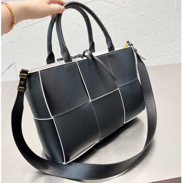 woven tote bag b letter shoulder bags women large capacity shopping bag leather designer handbag totes female texture design feels 0712
woven tote bag b letter shoulder bags women large capacity shopping bag leather designer handbag totes female texture design feels 0712