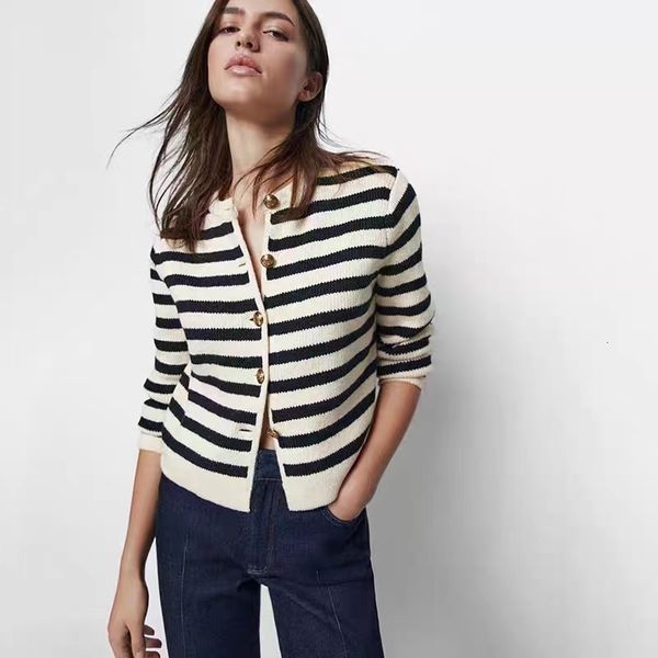 womens sweaters women autumn fashion striped knitted cardigan vintage long sleeve chic round neck button mujer 230904, White;black
womens sweaters women autumn fashion striped knitted cardigan vintage long sleeve chic round neck button mujer 230904, White;black