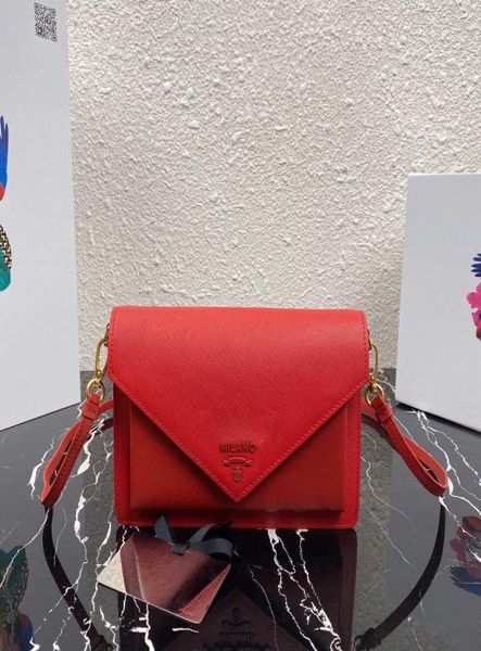 designer fw luxury women men shoulder bag leather mini envelope bag saffiano series 1bp020 20x12x4cm 1 icjv3731983, Brown;gray
designer fw luxury women men shoulder bag leather mini envelope bag saffiano series 1bp020 20x12x4cm 1 icjv3731983, Brown;gray