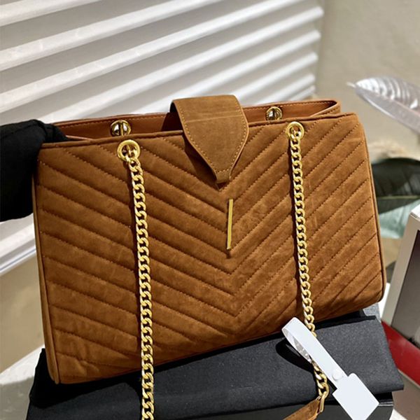 chain handbag purse shoulder bag nubuck leather stitch v pattern internal zipper pocket fashion letters golden hardware women tote shopping
chain handbag purse shoulder bag nubuck leather stitch v pattern internal zipper pocket fashion letters golden hardware women tote shopping