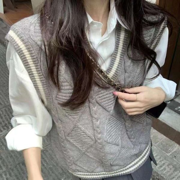 korean version of the womens vests preppy style age reducing soft knitted vest for women autumn and winter fashion, Black;white
korean version of the womens vests preppy style age reducing soft knitted vest for women autumn and winter fashion, Black;white