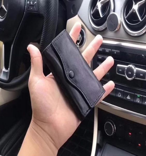 2020 new luxury designer key pouch men black plaid genuine leather keychain wallet key holder 115cm with box 4889691, Red;blue
2020 new luxury designer key pouch men black plaid genuine leather keychain wallet key holder 115cm with box 4889691, Red;blue