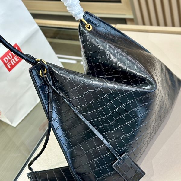 designer handbag, underarm chain shoulder shopping bag, quilted handbag, large capacity handbag, floral letter fashion shoulder bag, handbag
designer handbag, underarm chain shoulder shopping bag, quilted handbag, large capacity handbag, floral letter fashion shoulder bag, handbag
