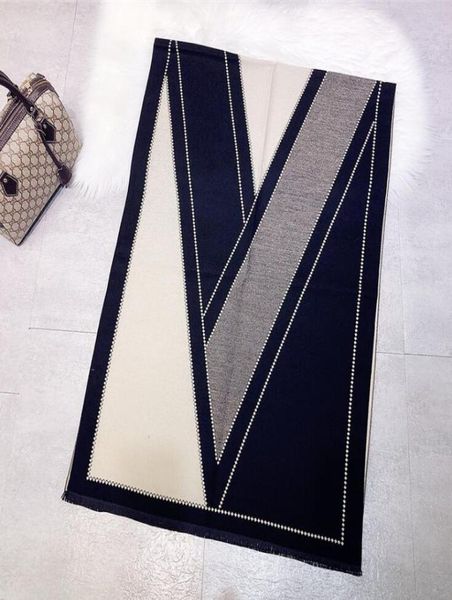 2021 winter scarf women cashmere scarf new fashion warm foulard lady horse scarves color matching thicken soft shawls wraps4437334, Blue;gray
2021 winter scarf women cashmere scarf new fashion warm foulard lady horse scarves color matching thicken soft shawls wraps4437334, Blue;gray