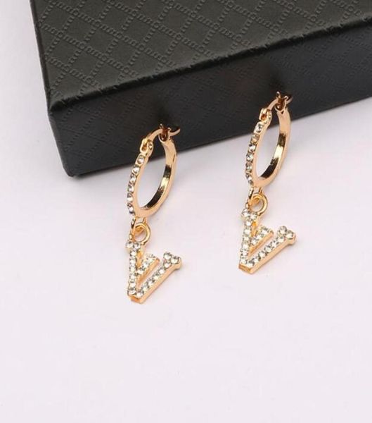 20color 18k gold plated v letters stud luxury designer crystal geometric women rhinestone pearl earring wedding party jewerlry acc8321652, Golden;silver
20color 18k gold plated v letters stud luxury designer crystal geometric women rhinestone pearl earring wedding party jewerlry acc8321652, Golden;silver