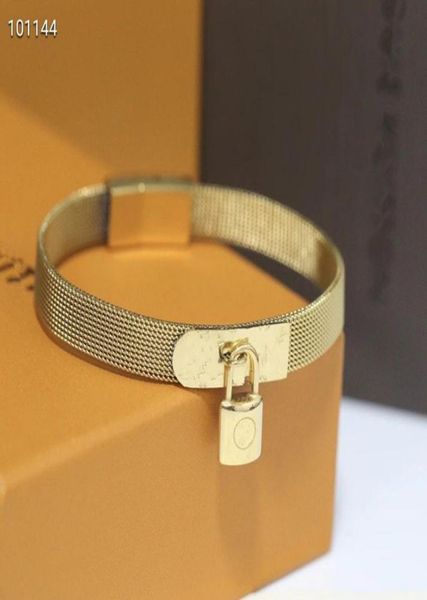 2021 brand jewelry women men bracelet bangles stainless steel classic letter flower bracelets no box for birthday gift5897016, Golden;silver
2021 brand jewelry women men bracelet bangles stainless steel classic letter flower bracelets no box for birthday gift5897016, Golden;silver