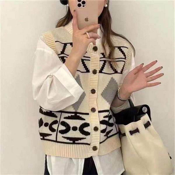 knitted cardigan vest sweater womens autumn and winter style hong kong retro soft glutinous sleeve top, Black;white
knitted cardigan vest sweater womens autumn and winter style hong kong retro soft glutinous sleeve top, Black;white