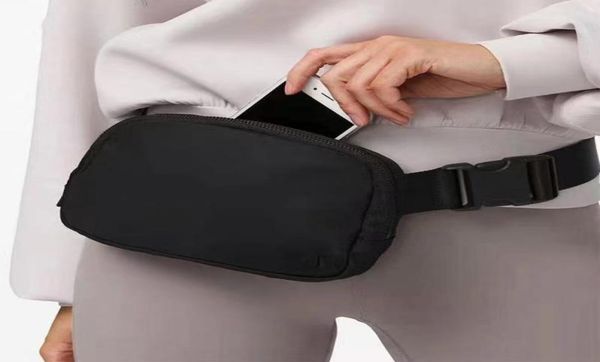new and new belt bag official models ladies sports waist bag outdoor messenger chest 19*5.5*13cm with brand logo9276895
new and new belt bag official models ladies sports waist bag outdoor messenger chest 19*5.5*13cm with brand logo9276895