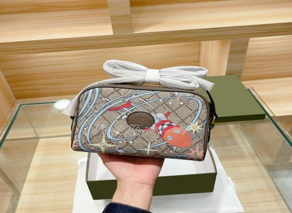 luxurys designers women cltuch bags shoulder 2021 lady purse letter handbags check shopping waistpacks zipper interior slot pocket9019240, Red;black
luxurys designers women cltuch bags shoulder 2021 lady purse letter handbags check shopping waistpacks zipper interior slot pocket9019240, Red;black