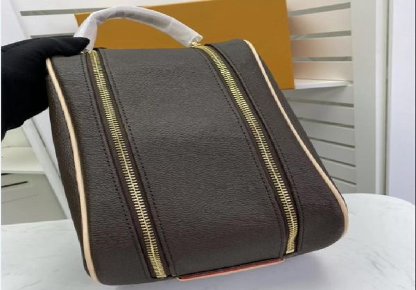 28x16x13cm genuine leather toiletry bag men wash bags luxurys designers make up cosmetic toilet pouch women makeup case double zip5659261
28x16x13cm genuine leather toiletry bag men wash bags luxurys designers make up cosmetic toilet pouch women makeup case double zip5659261