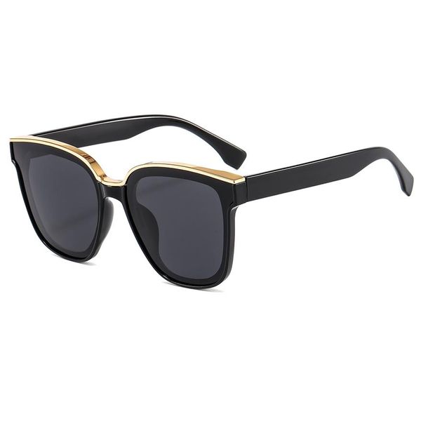 fashion polarized glass lens classical sunglasses men women holiday sun glasses with cases and accessories 8228305p, White;black
fashion polarized glass lens classical sunglasses men women holiday sun glasses with cases and accessories 8228305p, White;black