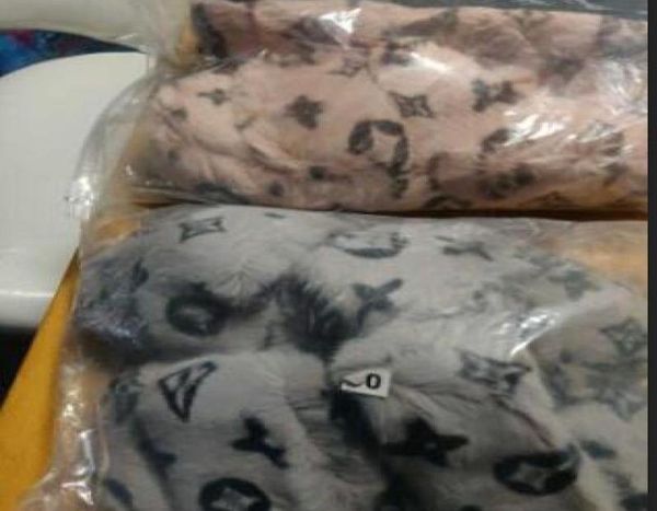 winter indoor fur slippers house full furry soft fluffy plush platform flats heel non slip luxury designer shoes casual ladies y115110863, Black
winter indoor fur slippers house full furry soft fluffy plush platform flats heel non slip luxury designer shoes casual ladies y115110863, Black