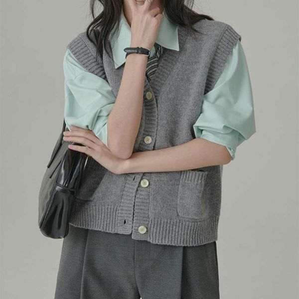 knitted sweater vest womens autumn and winter style casual student korean version of loose pocket v neck cardigan, Black;white
knitted sweater vest womens autumn and winter style casual student korean version of loose pocket v neck cardigan, Black;white