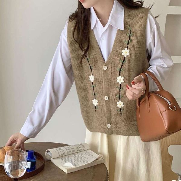 hand embroidered knitted vest for women early autumn products simple artistic retro age reducing sweater, Black;white
hand embroidered knitted vest for women early autumn products simple artistic retro age reducing sweater, Black;white