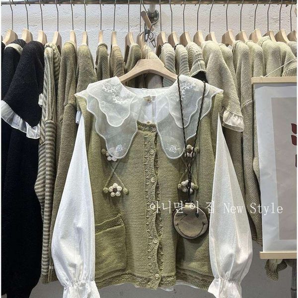 sen series retro v neck knitted vest for women spring three dimensional flower sleeveless cardigan design, Black;white
sen series retro v neck knitted vest for women spring three dimensional flower sleeveless cardigan design, Black;white