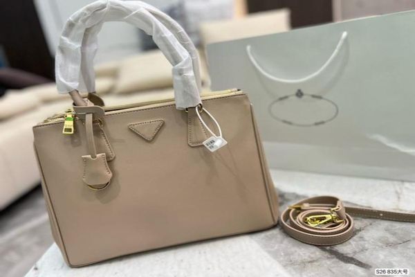 hh fashion triangle symbole bag woman luxurys men designer on the go bags lady womens mens crossbody tote hobo shoulder purses han4103284, Red;black
hh fashion triangle symbole bag woman luxurys men designer on the go bags lady womens mens crossbody tote hobo shoulder purses han4103284, Red;black