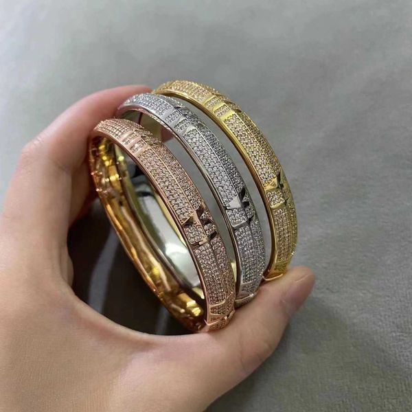 fashion designer tiff bracelet t family 1-1 v gold cnc roman digital men's and women's versatile with logo box, Golden;silver
fashion designer tiff bracelet t family 1-1 v gold cnc roman digital men's and women's versatile with logo box, Golden;silver