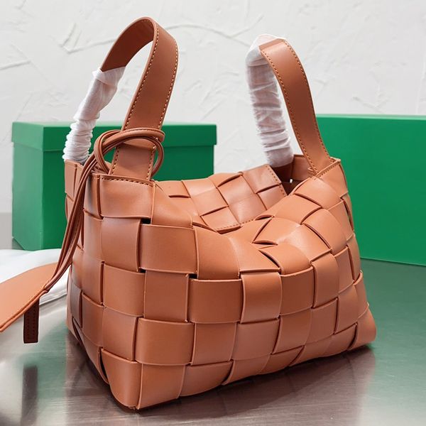 woven shoulder bag vegetable basket handbags large capacity tote bags leather zipper closure shopping purse solid color travel clutch wallet
woven shoulder bag vegetable basket handbags large capacity tote bags leather zipper closure shopping purse solid color travel clutch wallet