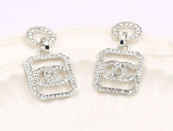 2colors designer earrings ear stud designers 18k gold plated brand letters fashion women crystal rhinestone earring wedding party 8973354, Golden;silver
2colors designer earrings ear stud designers 18k gold plated brand letters fashion women crystal rhinestone earring wedding party 8973354, Golden;silver