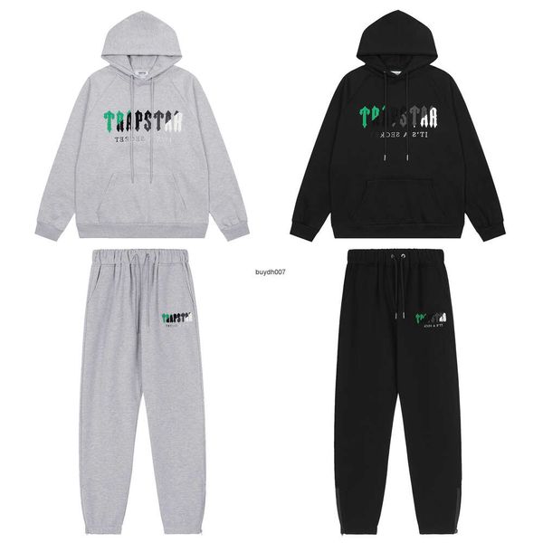 v7gs men and women hoodie sweatshirt autumn winter fashion brand trapstar green black letter towel embroidered plush casual set
v7gs men and women hoodie sweatshirt autumn winter fashion brand trapstar green black letter towel embroidered plush casual set