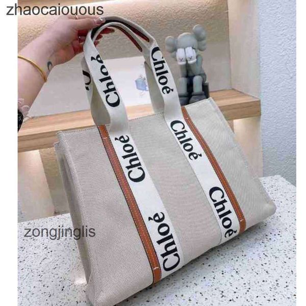 fashion cloe tote handbag bags designer bag hands 2023 woody one outlet shoulder canvas niche design portable large tote women's capaci
fashion cloe tote handbag bags designer bag hands 2023 woody one outlet shoulder canvas niche design portable large tote women's capaci