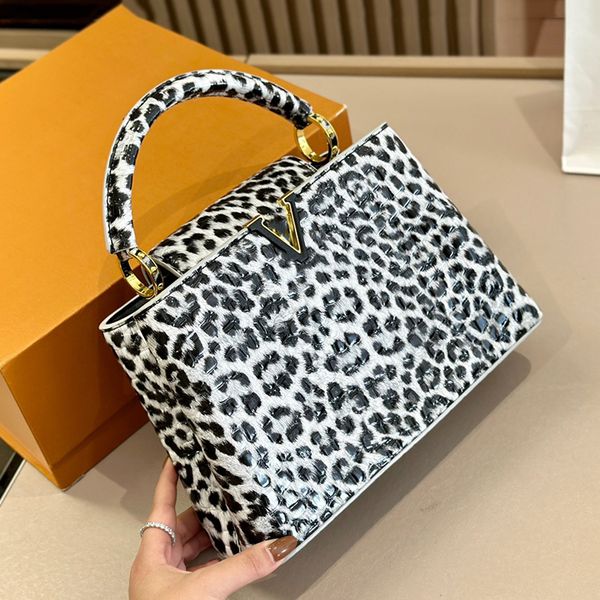 french classic capucines designer tote bag paris luxury designer leopard pattern shoulder bag famous women crossbody bags mini lady new fash
french classic capucines designer tote bag paris luxury designer leopard pattern shoulder bag famous women crossbody bags mini lady new fash